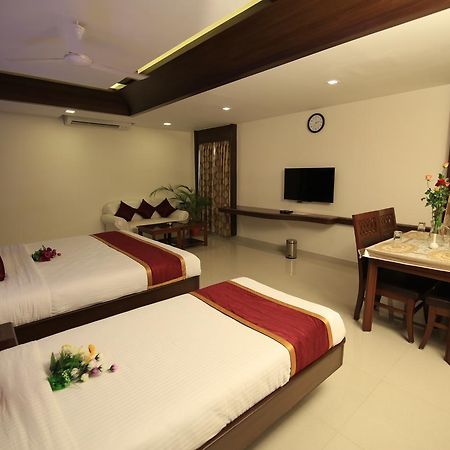 Kr Residency Hotel Kānādukāttān Екстериор снимка