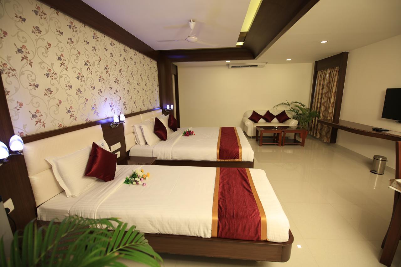 Kr Residency Hotel Kānādukāttān Екстериор снимка