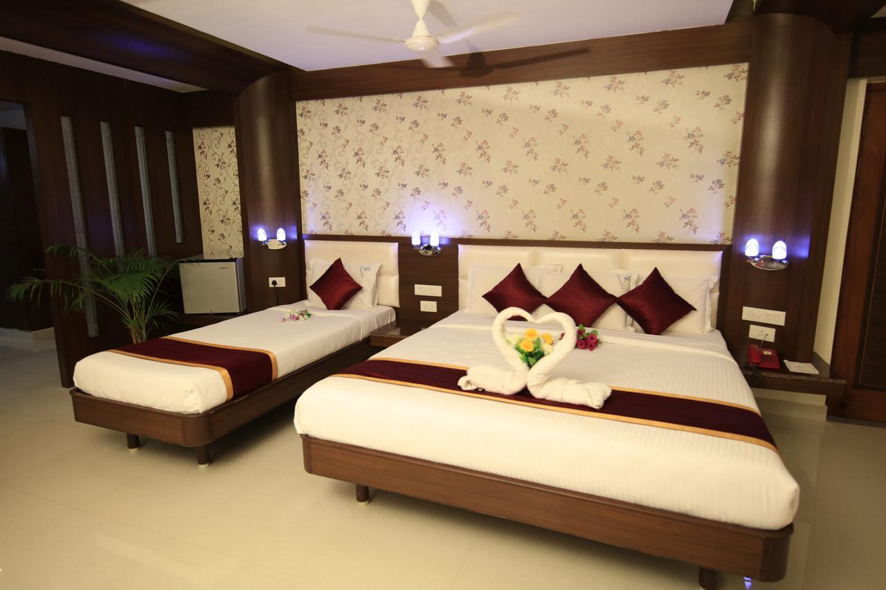 Kr Residency Hotel Kānādukāttān Екстериор снимка