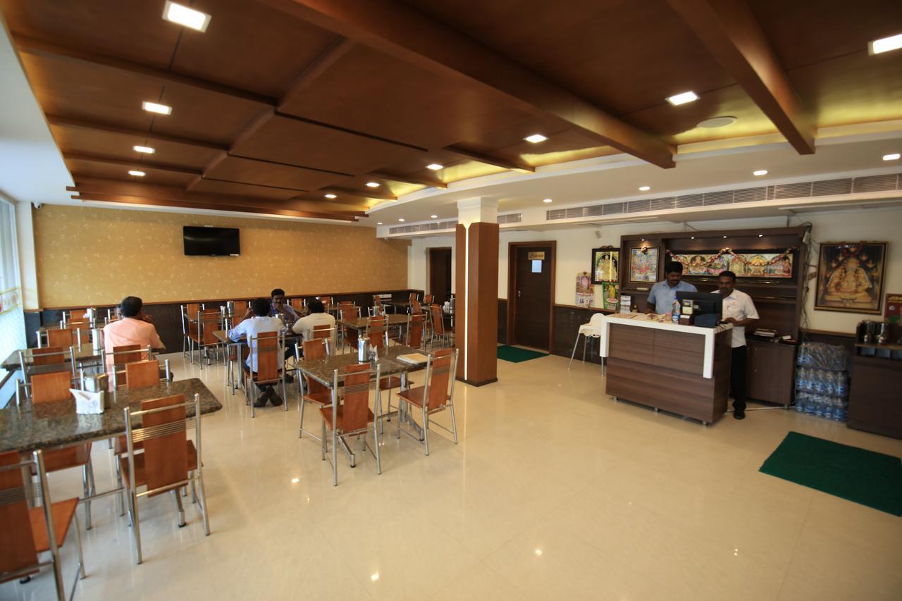 Kr Residency Hotel Kānādukāttān Екстериор снимка